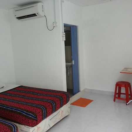 Et Budget Guest House Batu Feringgi Kamer foto