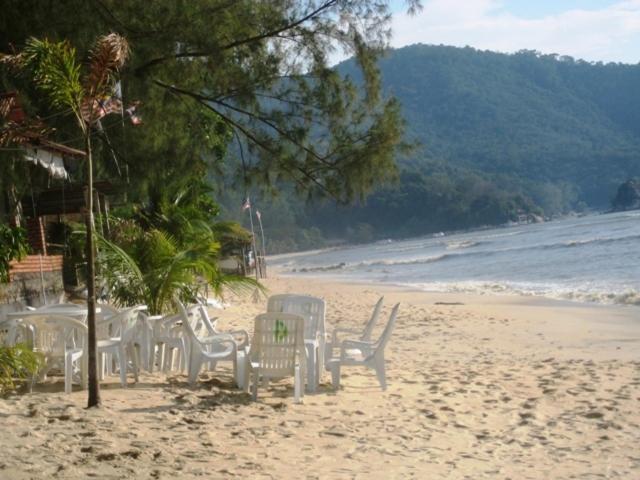 Et Budget Guest House Batu Feringgi Buitenkant foto